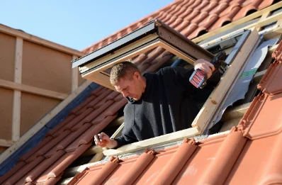 Pose de fenêtres de toit Velux à Collan